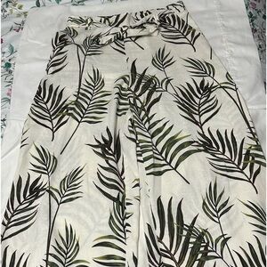 Very comfy flare pants with an island feel.